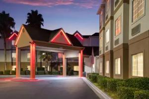 Red Roof Inn PLUS+ & Suites Savannah - I-95, Savannah