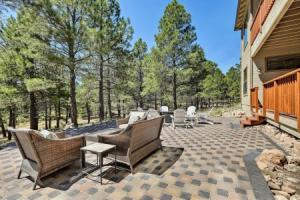 Spacious Home With Fire Pit & Game Room!, Flagstaff