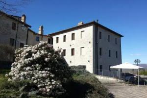 Castello Izzalini Todi Resort, Todi