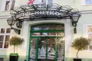Hotel Kutko, Banstadt