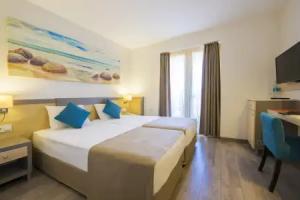 AQI Pegasos Club, Avsallar