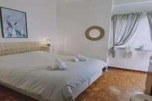 19 LCA - Stay Antique Apartment, Larnaka