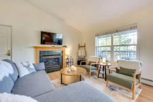 Walk to Downtown: Mountain-view Estes Escape Apartments, Estes Park