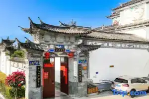 Nostalgia Courtyard Scenic Apartment (Erhai Lake Most Beautiful One Kilometer), Dali
