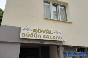 Royal Hotel, Mut