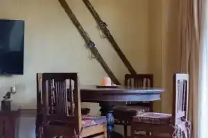 Bill & John Villas, Athens