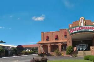 Baldknobbers Inn, Branson