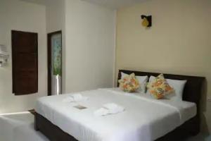Baan Suan Rim Klong, Lanta Island