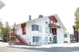 Modern 2-Unit Retreat up to 16 guests, Sirkka