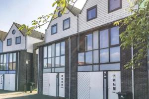 Beautiful Home in With 3 Bedrooms and Wifi, Stavoren