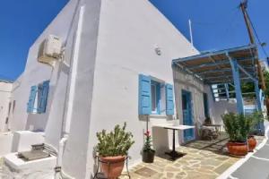 Snug Holiday Home in Tripiti with Roof Terrace near Water Sports, Adamas