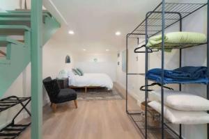 Modern 1-br Apartment Close to Downtown Vibes, Reno