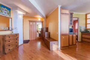 Obolon apartment 73, Kiev
