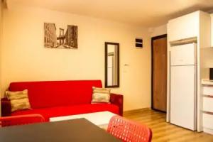 Colorful and Central Flat Near Kulturpark Apartments, Izmir