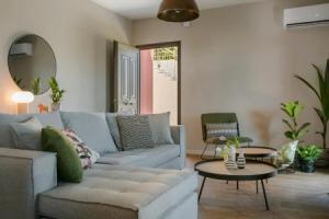 Kappa Suites, Lassi