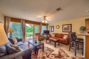 Ww E202 Schlitterbob Hideaway 3 Bedroom Condo by RedAwning, New Braunfels