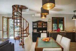Seaview Apartment With Garden in Recco by Wonderful Italy, Faveto