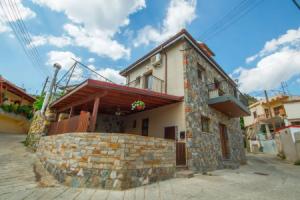 Aethra Cottage, Pelendri