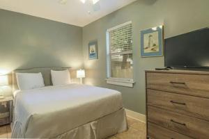 Delightful 2-bedroom, 1-bath Home Near's Scenic Back Bay, Biloxi