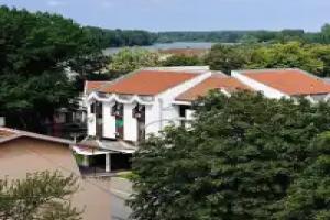 Tiski Cvet Hotel, Arac