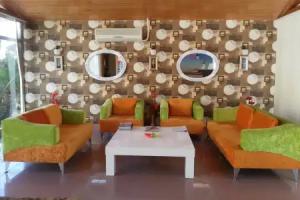 Summer Rose Hotel, Side