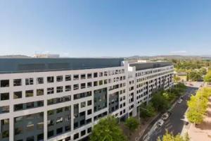 Meriton Suites, Canberra