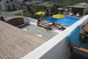 Santorini Breeze, Perivolos