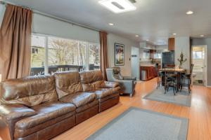 Hike, Bike & Ski! Cozy Townhome Apartments, Anchorage