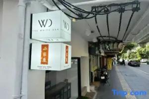 The White Den Sukhumvit 44 Hotel, Samut Prakan