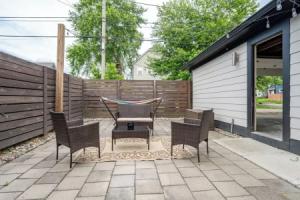 Near Downtown | 2 En-Suites • Garage • Sleeps 9, Indianapolis