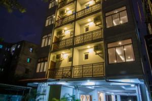 Woodside Inn & Serviced Apartments, Yangon