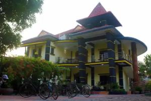 The Magic Sponge, Kampot