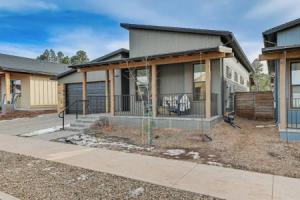 Flagstaff Home w/ Fire Pit + Hiking Trail Access! Tourist base, Flagstaff