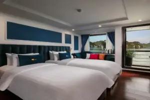 Sena Cruises Wonder on Lan Ha Bay, Halong