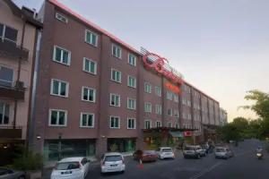Hotel Bahagia, Kuah