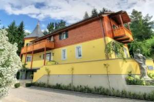 Hotel Restaurant - Häuserl im Wald Graz, Graz