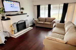 VINTAGE - 3 BED HOUSE - NORTH - PING-PONG AND POOL TABLE - TV CABLe, Surrey