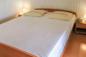Stunning Apartment in Podgora With 1 Bedrooms and Wifi, Drasnice