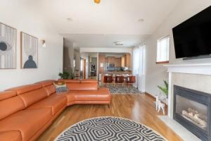 Luxury Home Reading & Game Room Outdoor Dining 3 Bedroom Home by RedAwning, Bellingham