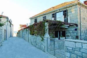 Apartment Zoran, Postira