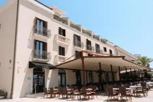 Hotel Pine, Tivat