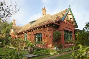 Buxton Manor, Adelaide