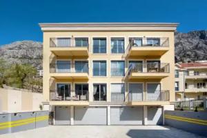 2MONTENEGRO LIMETA APARTMENTS with pool, Dobrota