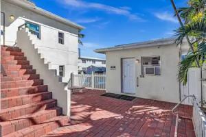 Coastal Sunset Apartments, Hollywood