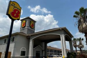 Super 8 by Wyndham Houston North I-45, Houston