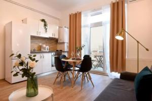 GOLDEN TOUCHES - Elegant - Armeneasca Central Apt Apart-hotel, Bucharest