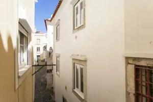 ALTIDO Trendy chic studio in Alfama, 4mins to Santo Estêvão Belvedere viewpoint, Lisbon