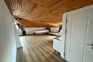 Mete 3 Villa, Icmeler