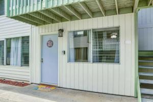 Walk to Dining & Local Markets! Getaway Apartments, Hilo