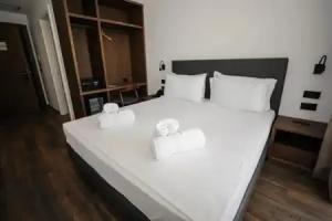 Black Diamond Hotel, Dhermi